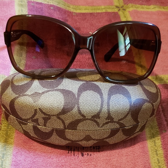 2 pairs of  Authentic Coach sunglasses - Picture 8 of 8